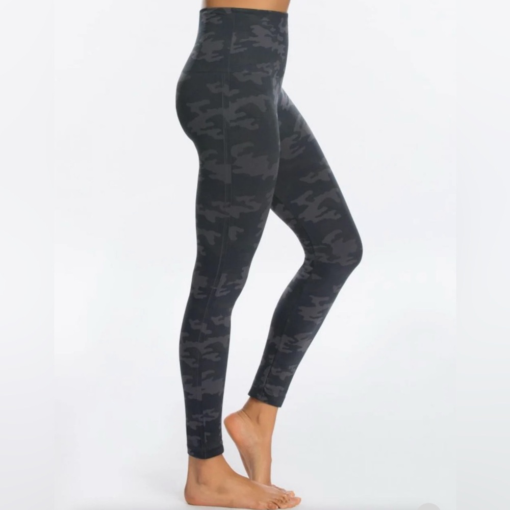 SPANX LOOK AT ME NOW BLACK CAMO LEGGING